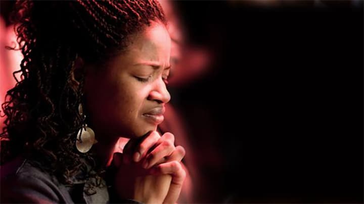 black woman prays
