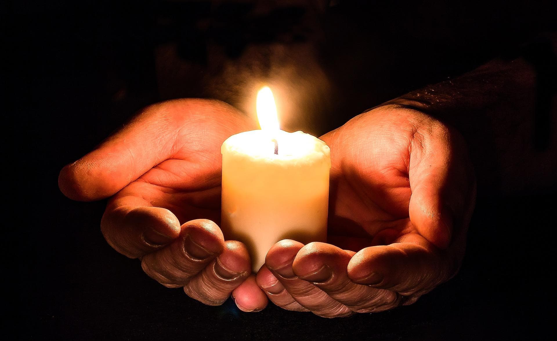 candle in the hand