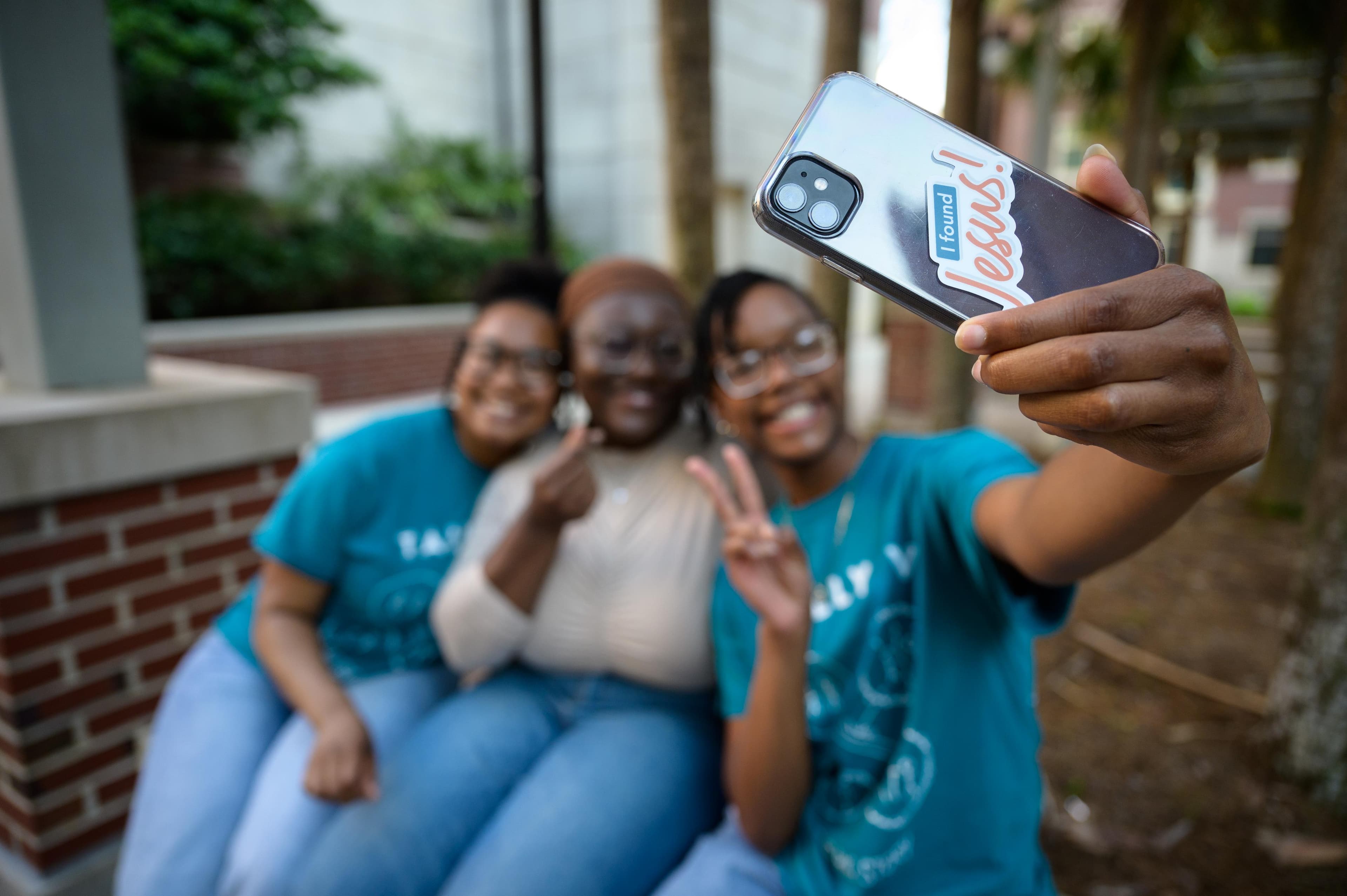 black women are making a selfie